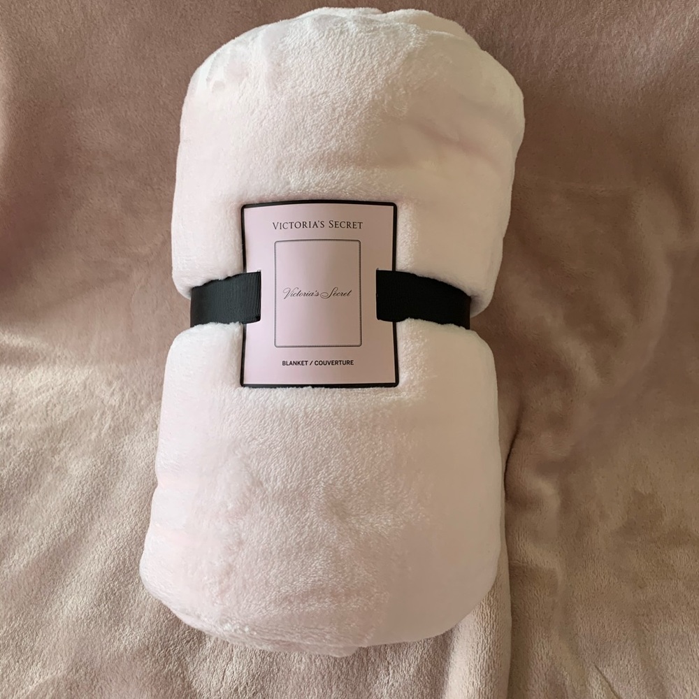 Fleece Blanket 🛍🛍🛍